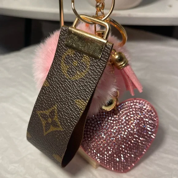 Upcycled Keychain Made from an authentic Louis Vuitton Handbag - Picture 5 of 7